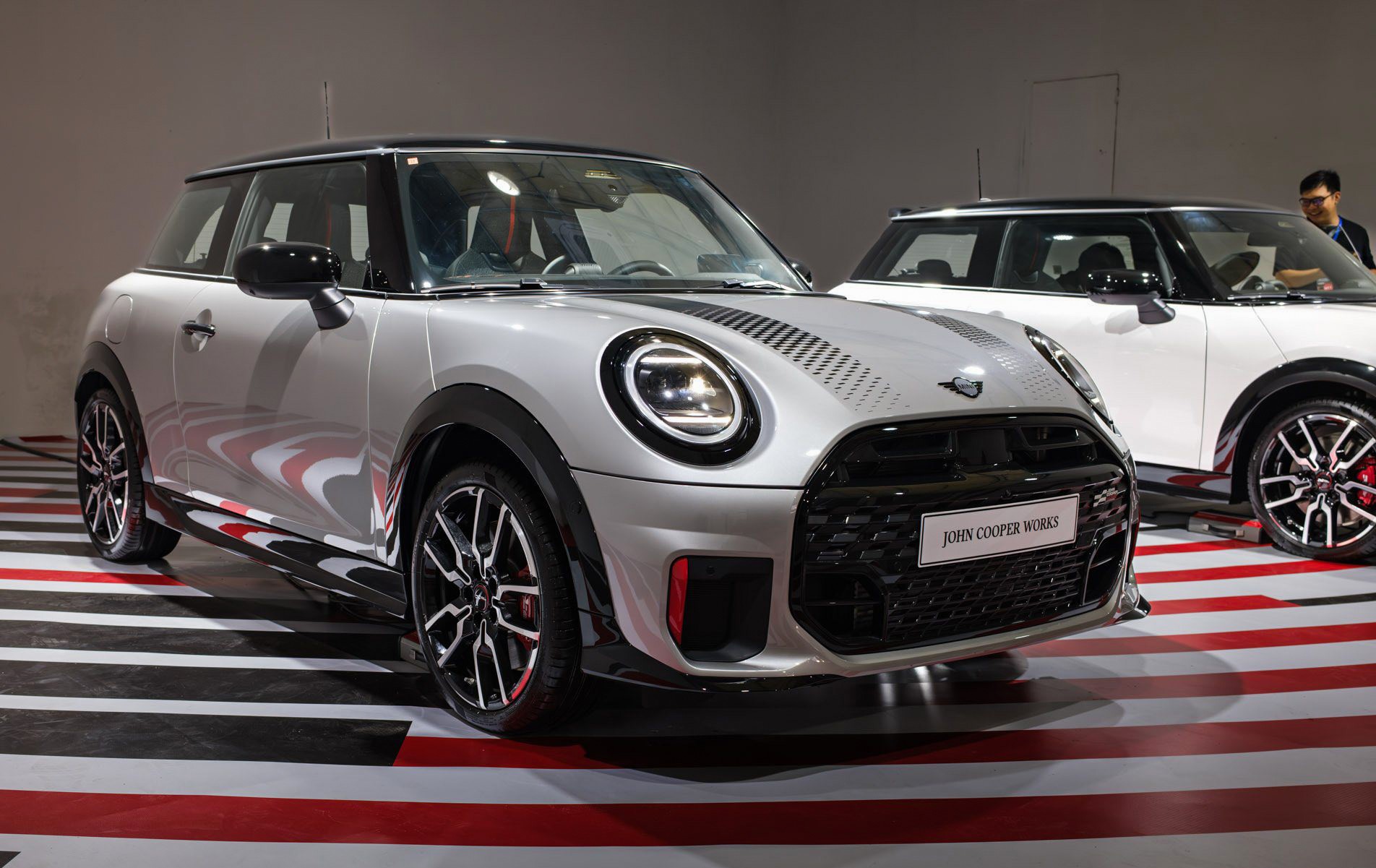 MINI Cooper phiên bản đặc biệt JCW công bố giá bán hơn 2,5 tỷ đồng tại Việt Nam