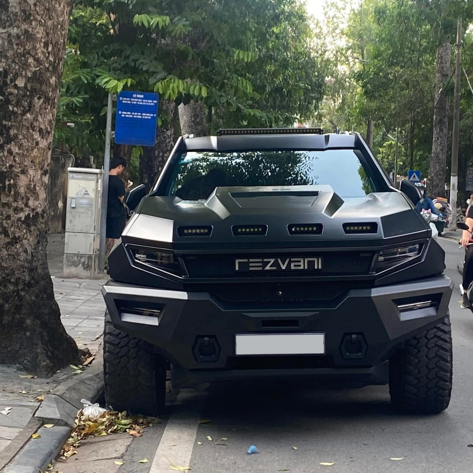 Siêu SUV Rezvani Vengeance giá 8 tỷ về Việt Nam: Như xe quân sự, độ từ Cadillac