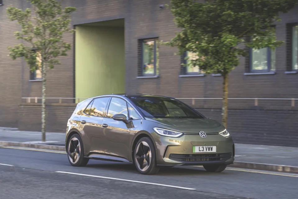 Quy định gây tranh cãi của Volkswagen khi 'khóa' động cơ, bắt khách hàng trả phí