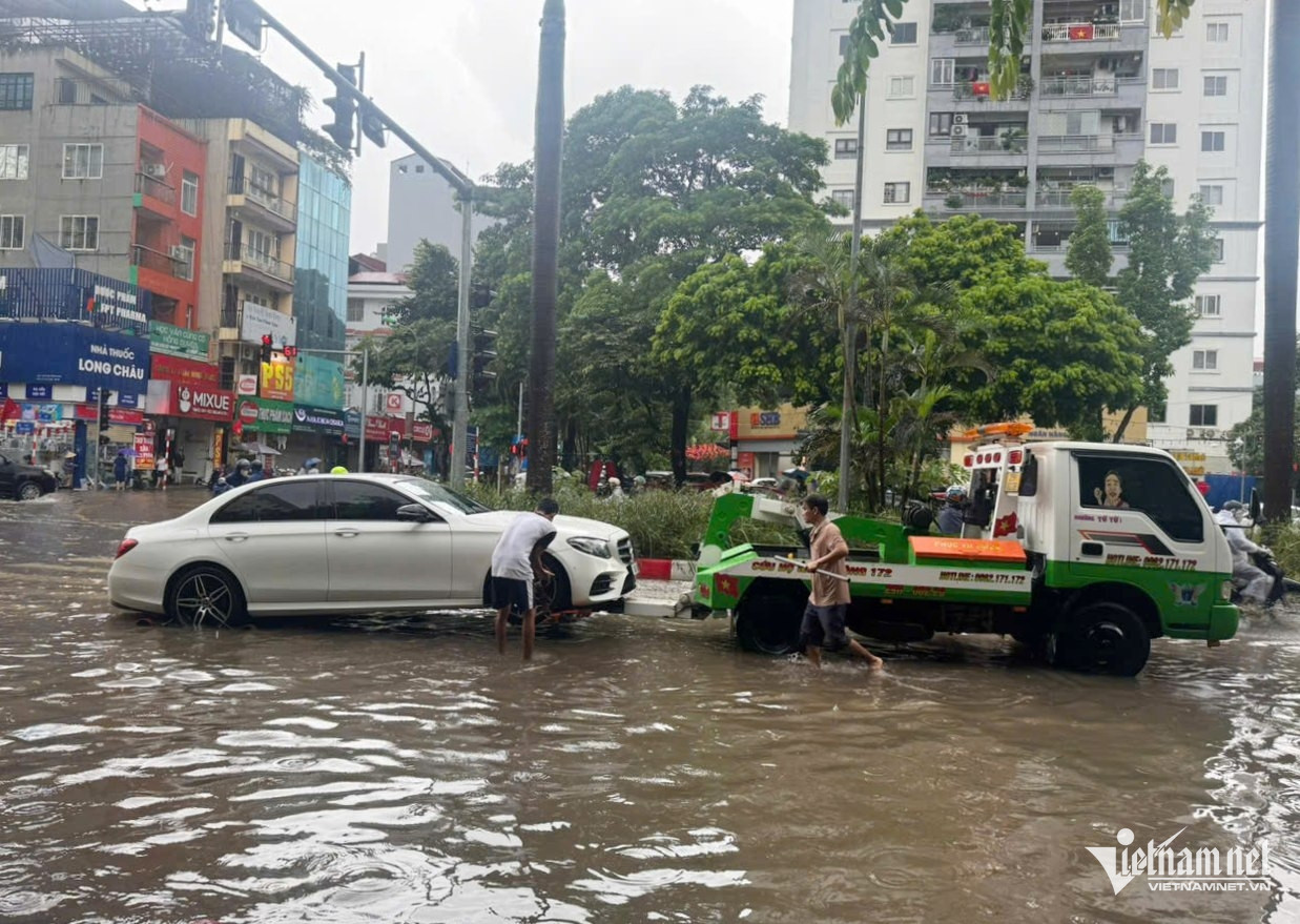Ô tô bị thủy kích: 'Bỏ thì thương, vương thì tội', bán rẻ cũng không ai mua