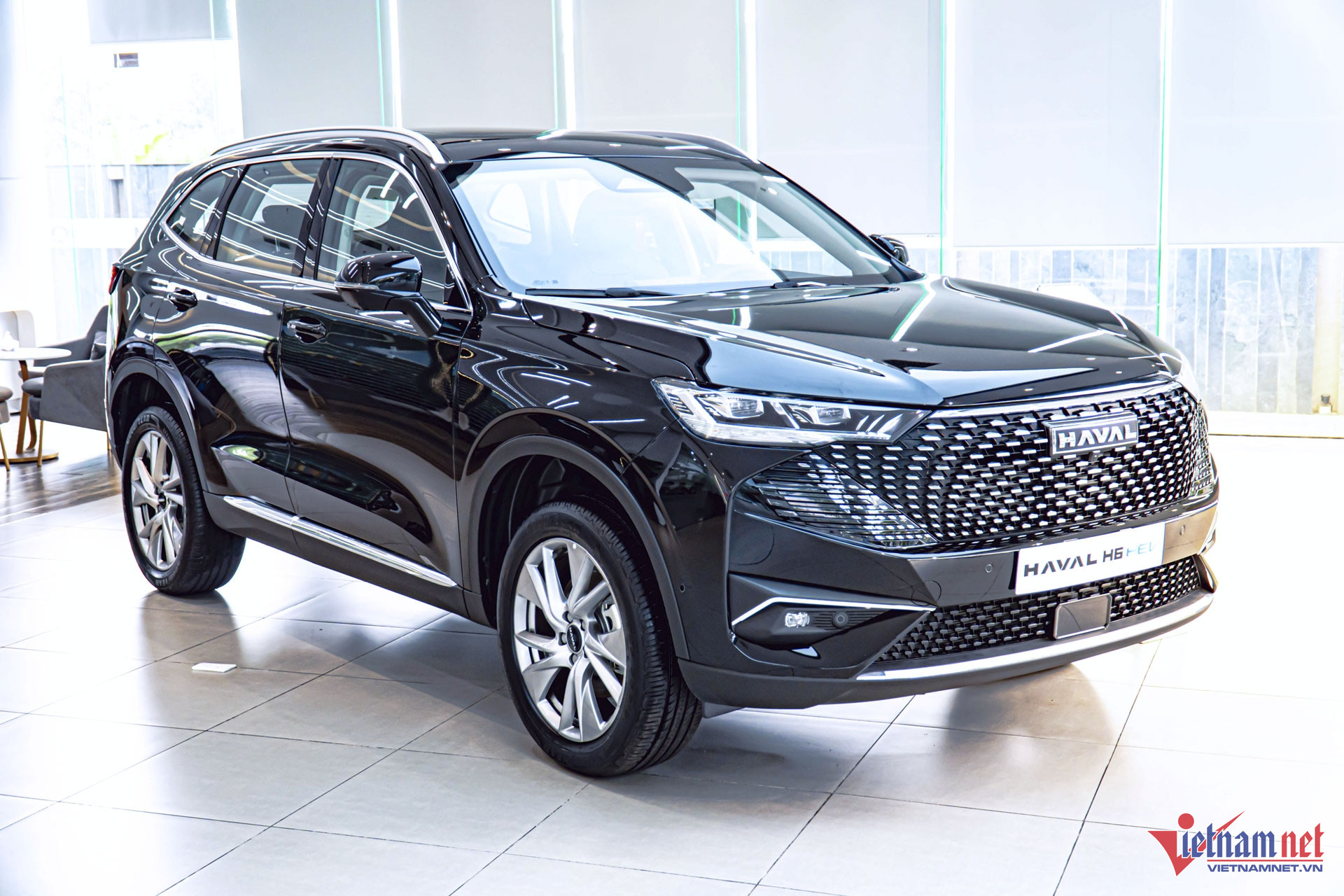 Đẩy mạnh 'xả hàng tồn', Haval H6 HEV tiếp tục giảm sâu, giá chỉ ngang SUV cỡ B