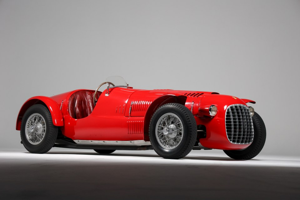 Chiếc Ferrari cổ nhất thế giới vừa được bán đấu giá với mức khó tin