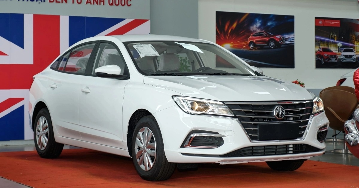 Sedan hạng C rẻ nhất Việt Nam chạm