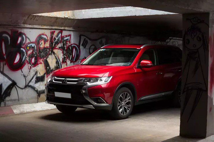 Outlander: Mẫu SUV dành cho người… chấp nhận sống không ai khen