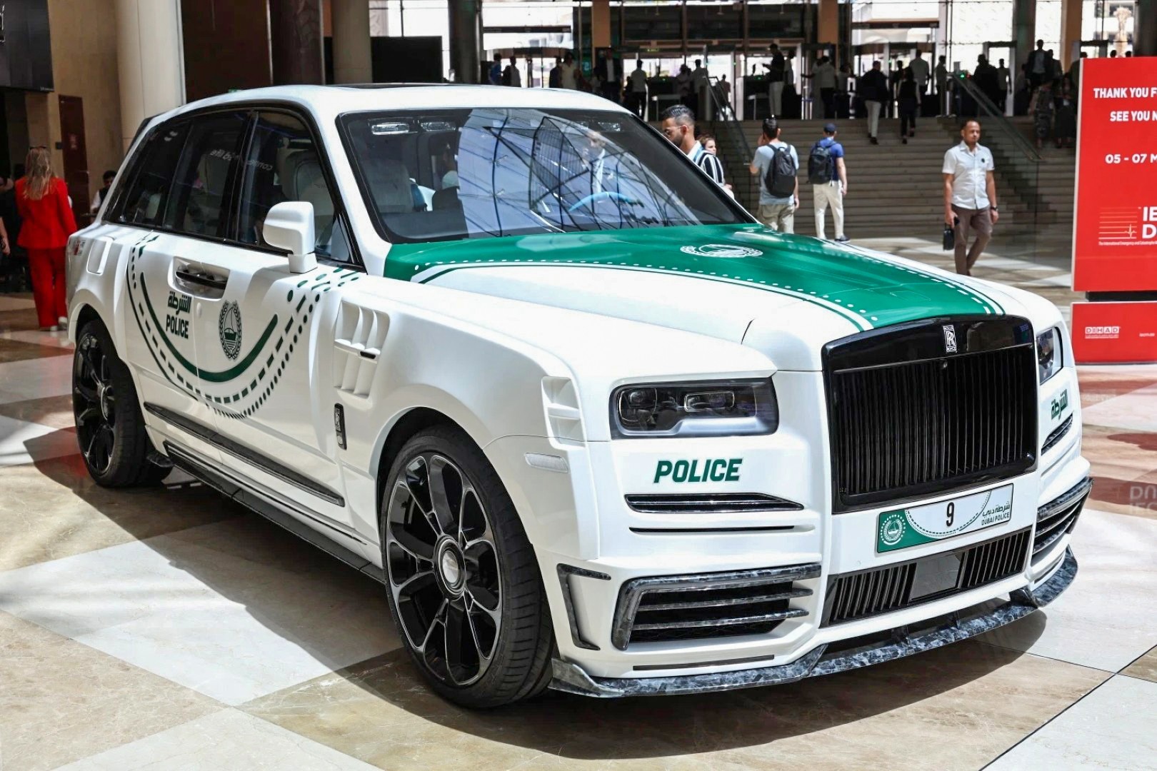 Rolls-Royce Cullinan Mansory gia nhập lực lượng cảnh sát Dubai
