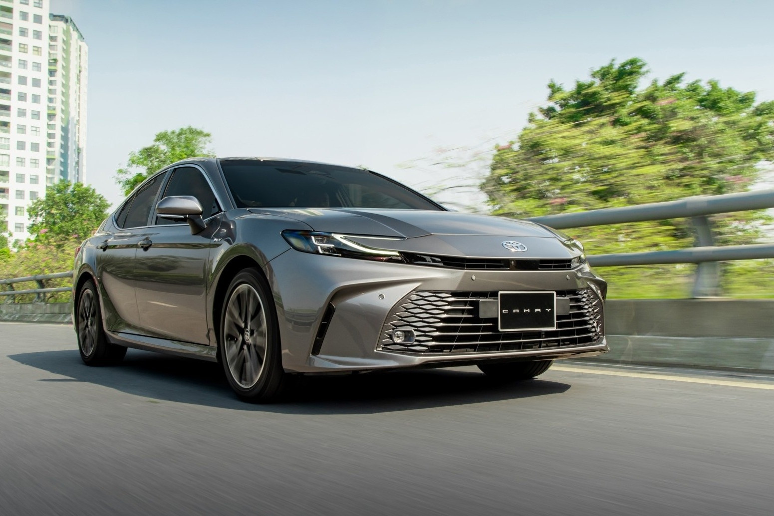 Top sedan cỡ D tháng 4/2025: Khi Toyota Camry 'một mình một ngựa'