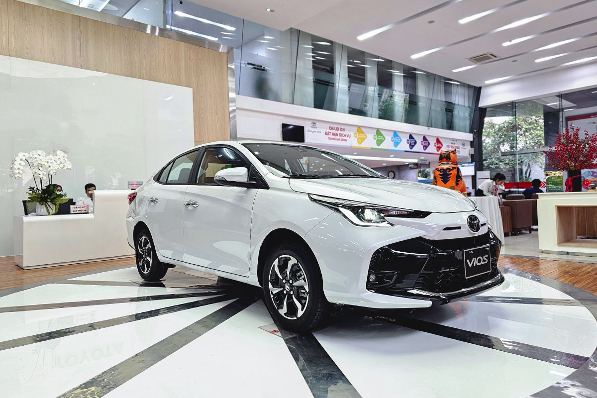 Loạt xe sedan phổ thông tiếp tục giảm giá 'kịch sàn' trong tháng 5