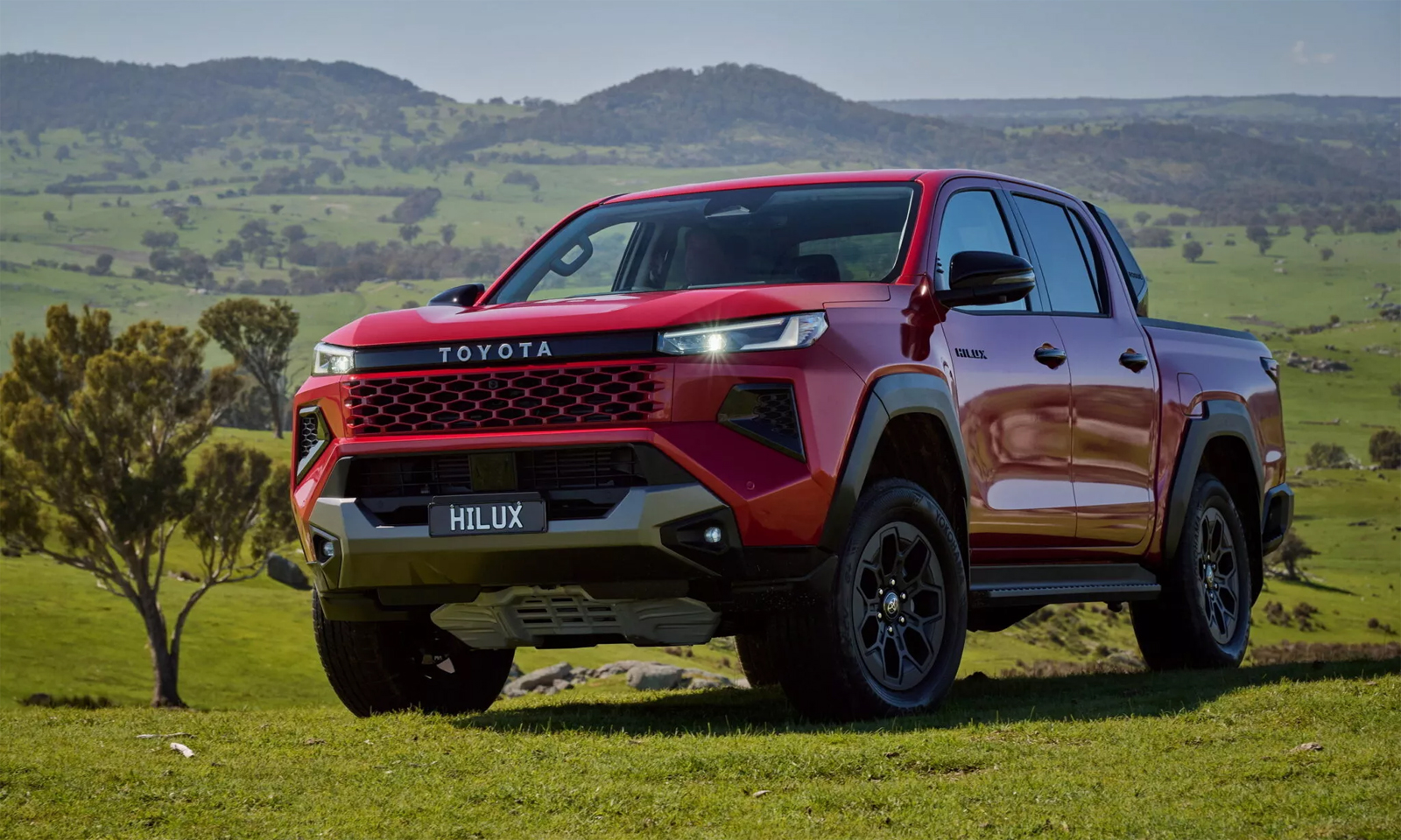 Toyota Hilux thế hệ mới có phiên bản chạy điện