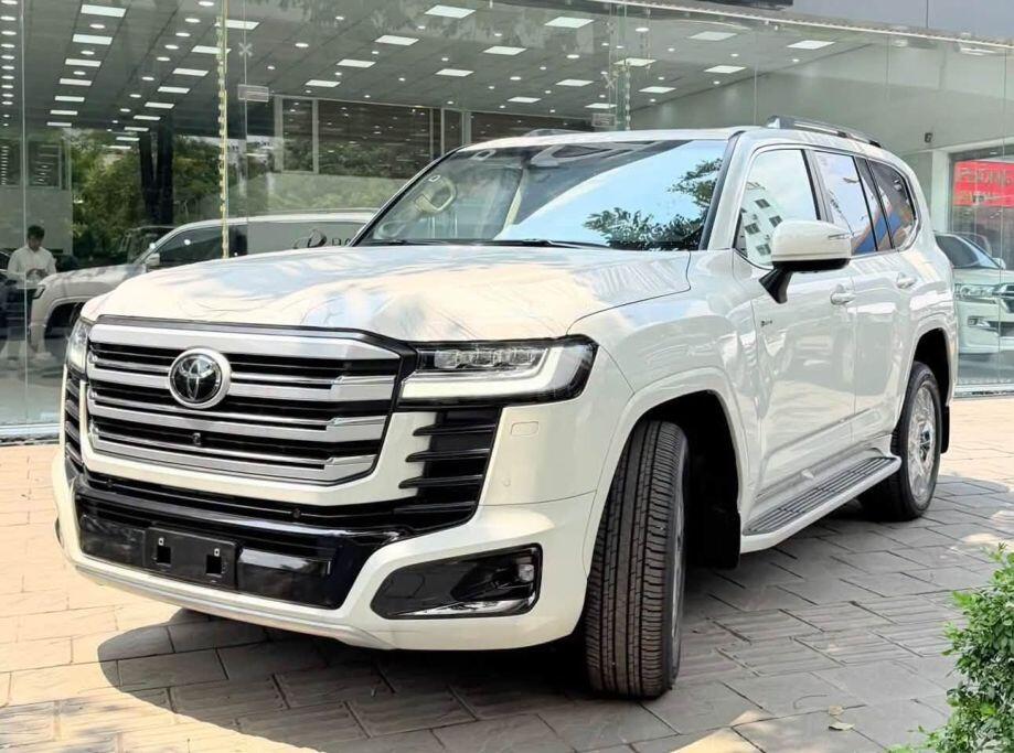 Chi tiết Toyota LC300 HEV mới, giá từ 4,73 tỷ đồng
