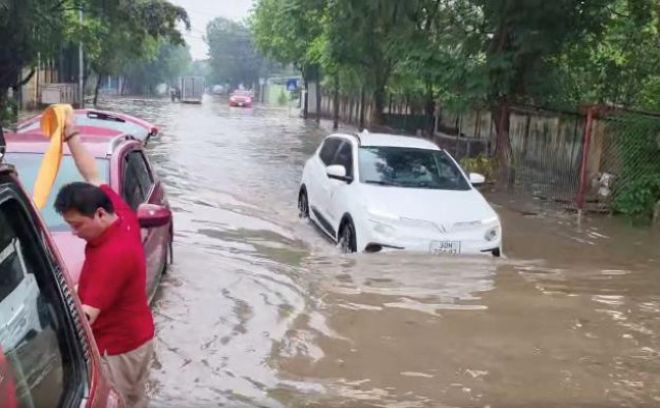 Xe điện có an toàn khi đi qua vùng ngập nước sâu?