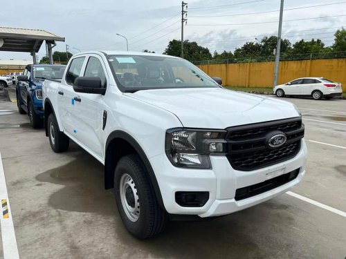 Ranger XL 4X4 MT xe có sẳn đủ màu giao ngay