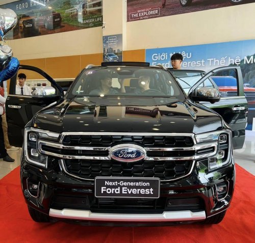 Ford Everest Titanium 4x4 AT ưu đãi khuyến mãi tốt