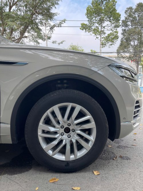 Xe nhập khẩu Volkswagen Touareg (giá đã giảm sâu)