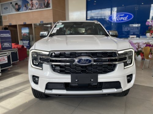 Ford Everest 2023 giảm giá sập sàn