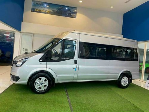 Ford Transit giảm giá, tặng phụ kiện