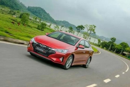 Hyundai ELANTRA 1.6 TURBO phiên bản SPORT giảm thẳng 100tr tiền mặt